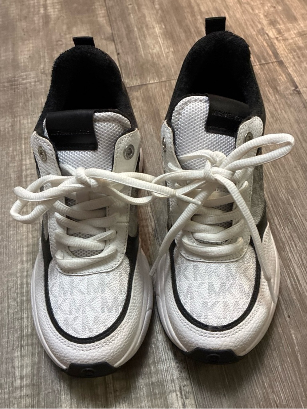 Women White and Black Athletic Sneakers